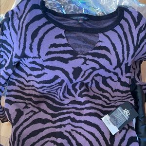 Women’s long sleeve sweater